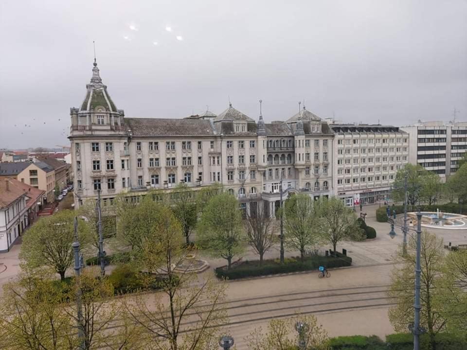 Alfoeldi Palace Apartman Дебрецен Екстер'єр фото
